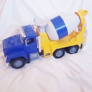 DRIVEN By BATTAT Cement Mixer Truck